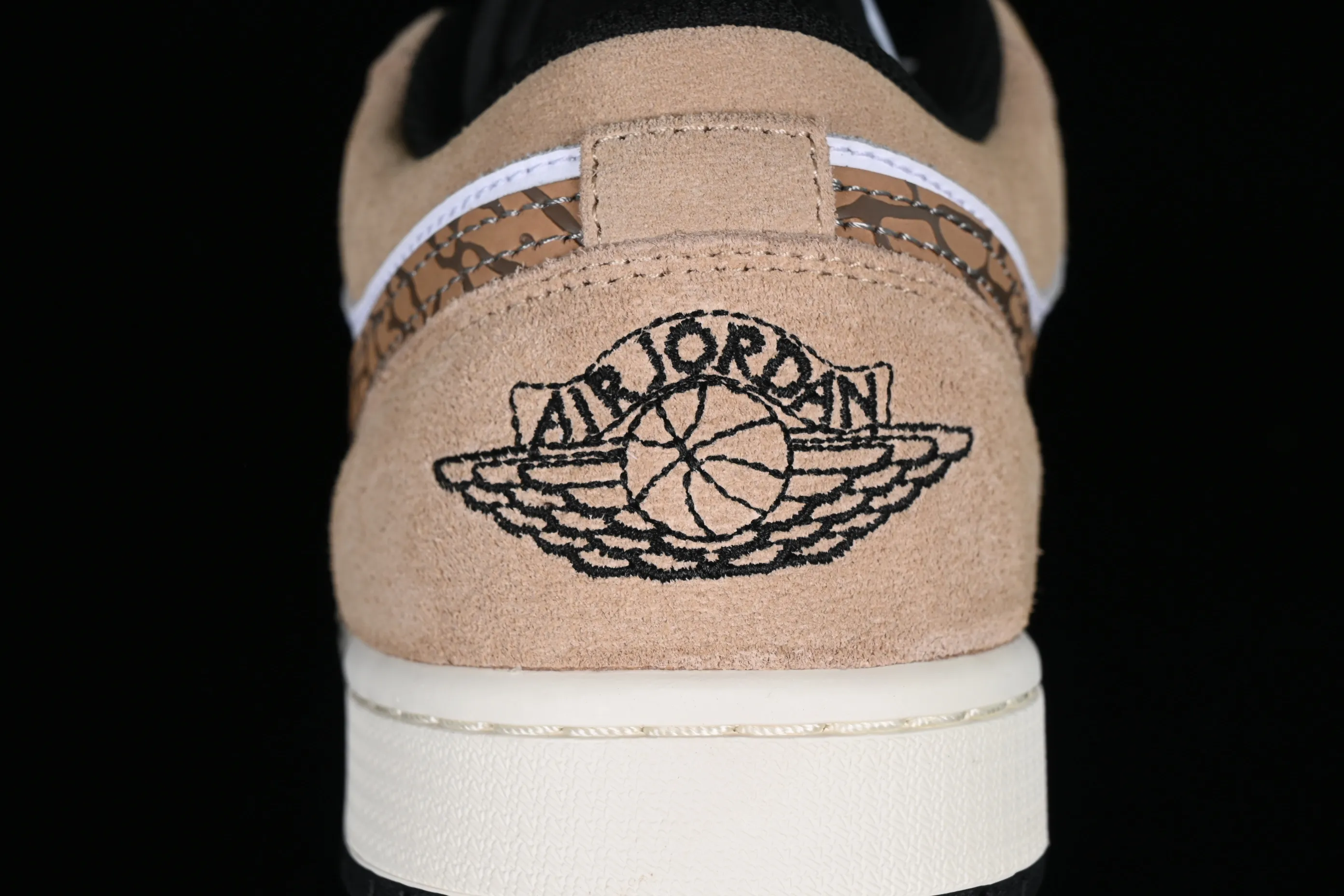 All categories Air Jordan Jordan series basketball shoes Air Jordan 1 Low G version pure original Air Jordan 1 Low AJ1 Joe 1 white and yellow burst pattern low-top cultural casual sneakers DZ4130-201